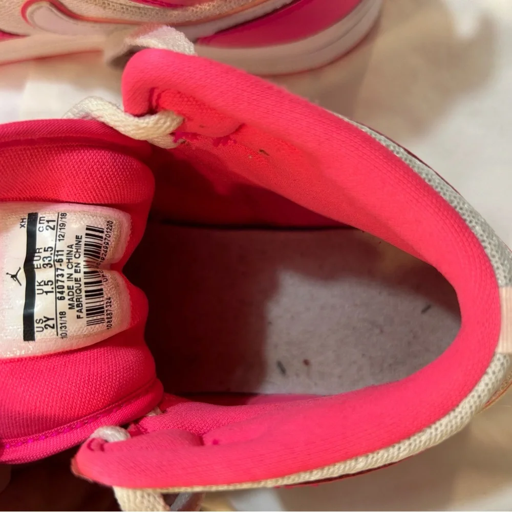 Air Jordan 1 Mid Hyper Pink-White shoes - Picture 8 of 8